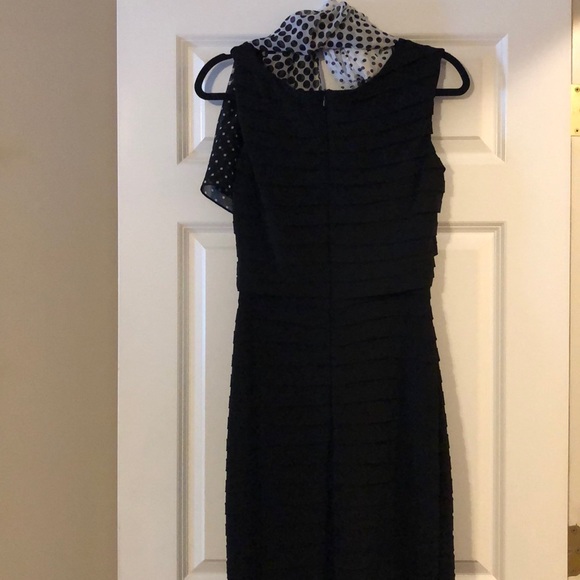 Black dress - Picture 4 of 4